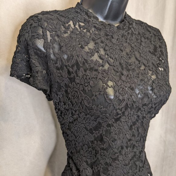 VGUC Medium Women's Short Sleeves Mock Neck Lace Mesh Crop Top - Picture 3 of 4